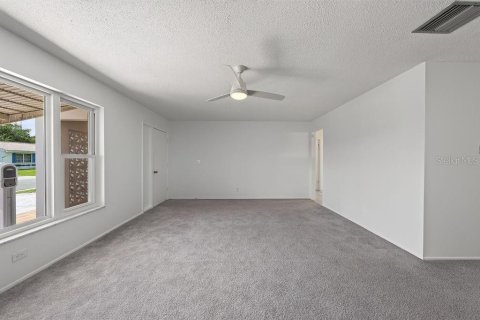 Villa ou maison à vendre à Pinellas Park, Floride: 2 chambres, 146.41 m2 № 2347107 - photo 5