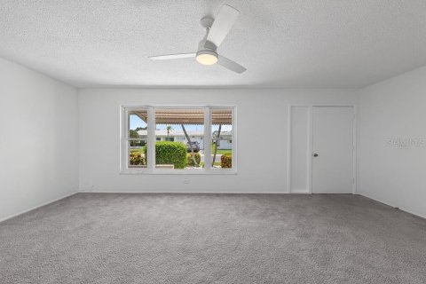 Villa ou maison à vendre à Pinellas Park, Floride: 2 chambres, 146.41 m2 № 2347107 - photo 8