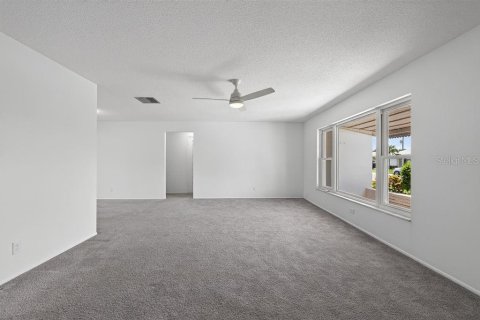 Villa ou maison à vendre à Pinellas Park, Floride: 2 chambres, 146.41 m2 № 2347107 - photo 9