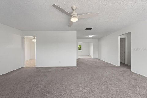 Villa ou maison à vendre à Pinellas Park, Floride: 2 chambres, 146.41 m2 № 2347107 - photo 2