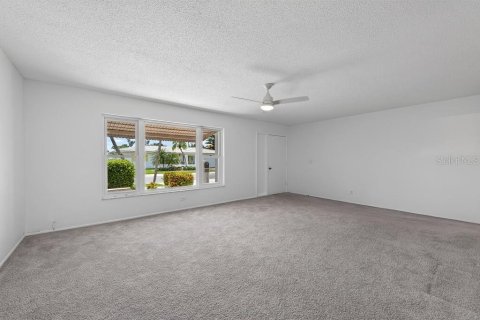 Villa ou maison à vendre à Pinellas Park, Floride: 2 chambres, 146.41 m2 № 2347107 - photo 6