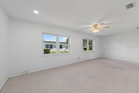 Villa ou maison à vendre à Pinellas Park, Floride: 2 chambres, 146.41 m2 № 2347107 - photo 19