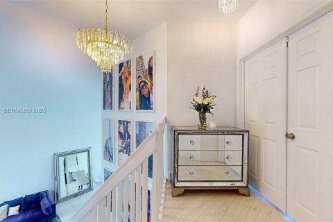 Villa ou maison à vendre à Miami, Floride: 4 chambres, 222.87 m2 № 2040407 - photo 9