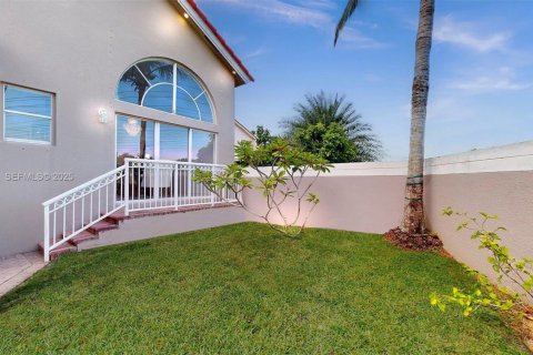 Villa ou maison à vendre à Miami, Floride: 4 chambres, 222.87 m2 № 2040407 - photo 18