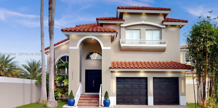 Villa ou maison à Miami, Floride 4 chambres, 222.87 m2 № 2040407