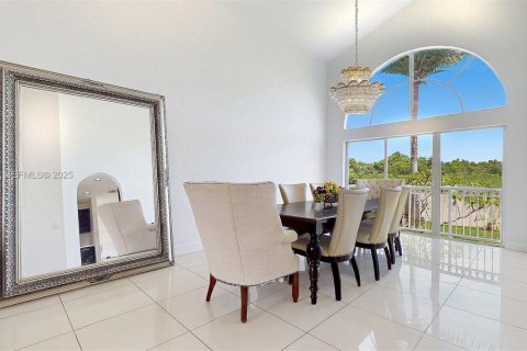 Villa ou maison à vendre à Miami, Floride: 4 chambres, 222.87 m2 № 2040407 - photo 4