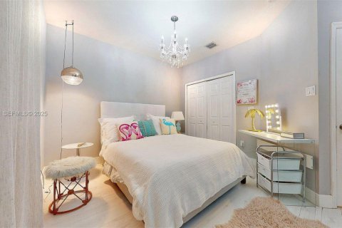 Villa ou maison à vendre à Miami, Floride: 4 chambres, 222.87 m2 № 2040407 - photo 13