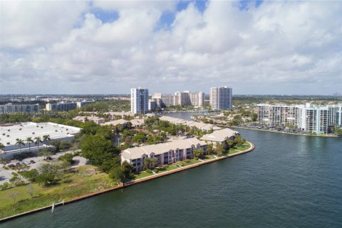 Condominio en venta en Hollywood, Florida, 1 dormitorio, 65.22 m2 № 737549 - foto 4