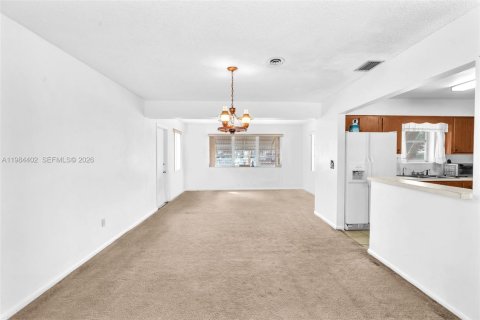 House in Pembroke Pines, Florida 3 bedrooms, 135.45 sq.m. № 2046681 - photo 17