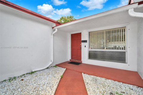 House in Pembroke Pines, Florida 3 bedrooms, 135.45 sq.m. № 2046681 - photo 15