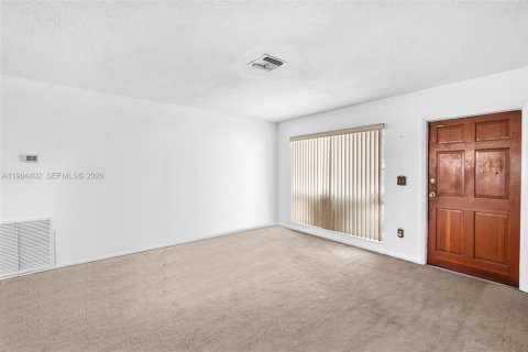 House in Pembroke Pines, Florida 3 bedrooms, 135.45 sq.m. № 2046681 - photo 16