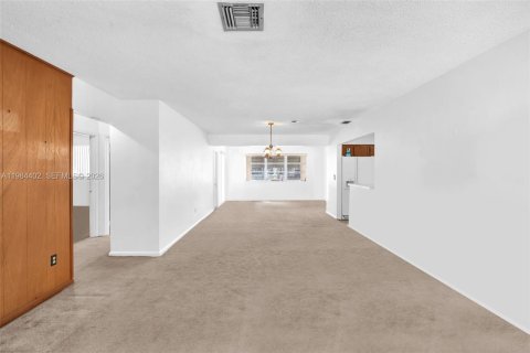 House in Pembroke Pines, Florida 3 bedrooms, 135.45 sq.m. № 2046681 - photo 24