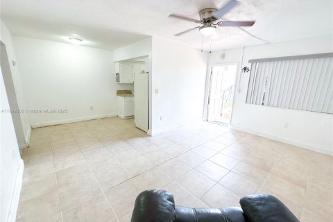 Casa en alquiler en North Miami, Florida, 2 dormitorios, 134.71 m2 № 1953426 - foto 2