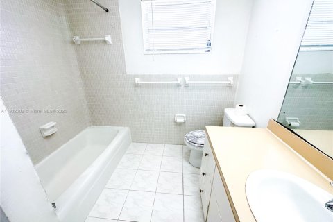 Casa en alquiler en North Miami, Florida, 2 dormitorios, 134.71 m2 № 1953426 - foto 7