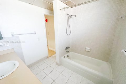 Casa en alquiler en North Miami, Florida, 2 dormitorios, 134.71 m2 № 1953426 - foto 8