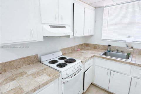 Casa en alquiler en North Miami, Florida, 2 dormitorios, 134.71 m2 № 1953426 - foto 5