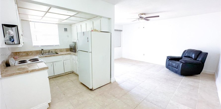 Casa en North Miami, Florida 2 dormitorios, 134.71 m2 № 1953426