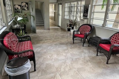 Купить кондоминиум в Халландейл-Бич, Флорида 1 спальня, 71.53м2, № 1943699 - фото 9