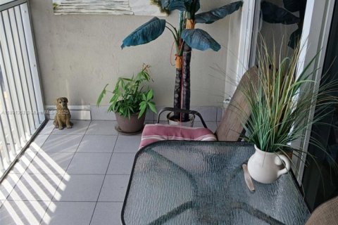 Купить кондоминиум в Халландейл-Бич, Флорида 1 спальня, 71.53м2, № 1943699 - фото 7