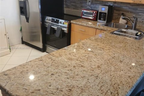 Condominio en venta en Hallandale Beach, Florida, 1 dormitorio, 71.53 m2 № 1943699 - foto 1
