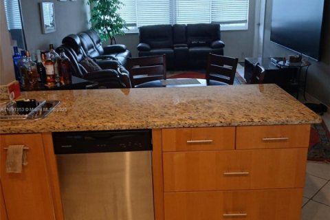 Condominio en venta en Hallandale Beach, Florida, 1 dormitorio, 71.53 m2 № 1943699 - foto 2
