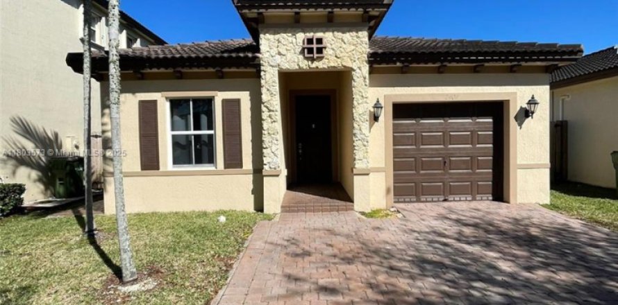 House in Homestead, Florida 4 bedrooms, 130.06 sq.m. № 1688835
