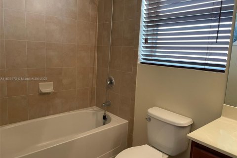 House in Homestead, Florida 4 bedrooms, 130.06 sq.m. № 1688835 - photo 11