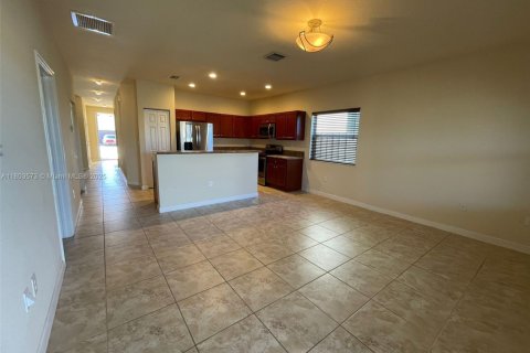 House in Homestead, Florida 4 bedrooms, 130.06 sq.m. № 1688835 - photo 4