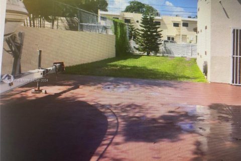 Купить коммерческую недвижимость в Майами, Флорида № 2035220 - фото 3