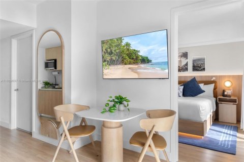 Condominio en alquiler en Miami, Florida, 1 dormitorio, 58.06 m2 № 1875457 - foto 4