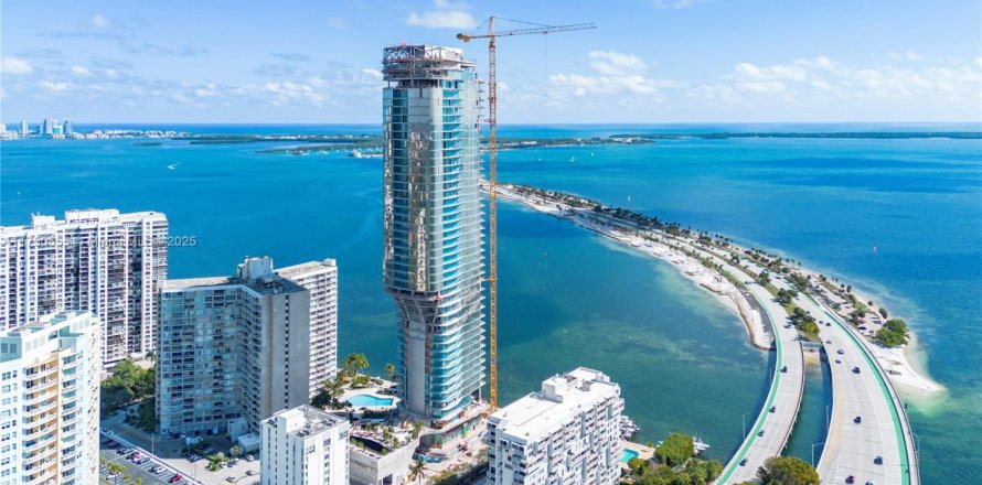 Condominio en Miami, Florida, 5 dormitorios № 1860007