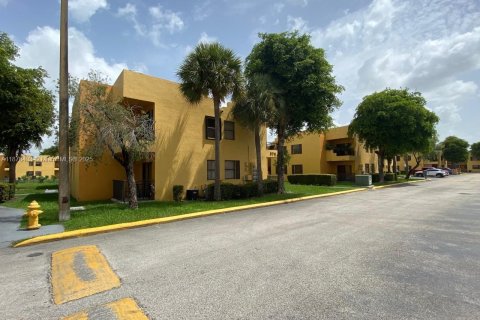 Condo in Sweetwater, Florida, 2 bedrooms  № 1923425