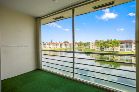 Купить кондоминиум в Санрайз, Флорида 2 спальни, 78.97м2, № 1700284 - фото 16