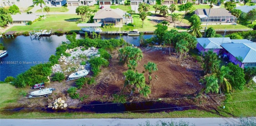 Terreno en Punta Gorda, Florida № 1978937