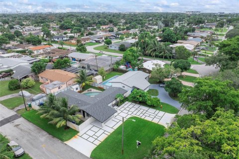 Villa ou maison à vendre à Miramar, Floride: 3 chambres, 123.37 m2 № 1943614 - photo 3