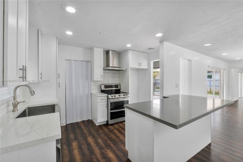 Villa ou maison à vendre à Miramar, Floride: 3 chambres, 123.37 m2 № 1943614 - photo 21