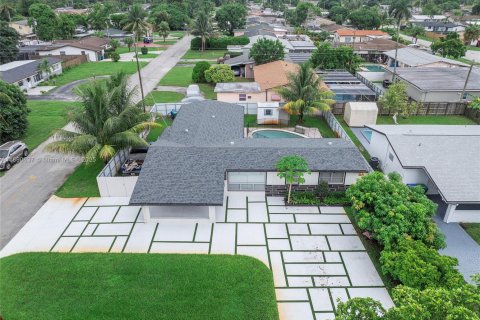 Villa ou maison à vendre à Miramar, Floride: 3 chambres, 123.37 m2 № 1943614 - photo 2