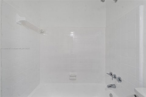 Villa ou maison à vendre à Miramar, Floride: 3 chambres, 123.37 m2 № 1943614 - photo 10