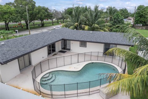 Villa ou maison à vendre à Miramar, Floride: 3 chambres, 123.37 m2 № 1943614 - photo 8