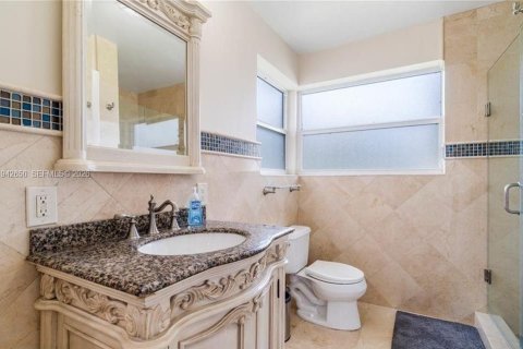 Villa ou maison à louer à Hollywood, Floride: 6 chambres, 298.03 m2 № 1999312 - photo 25