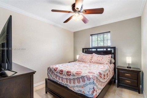 Villa ou maison à louer à Hollywood, Floride: 6 chambres, 298.03 m2 № 1999312 - photo 27