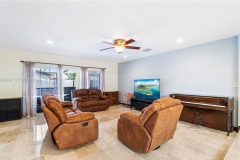 Villa ou maison à louer à Hollywood, Floride: 6 chambres, 298.03 m2 № 1999312 - photo 12