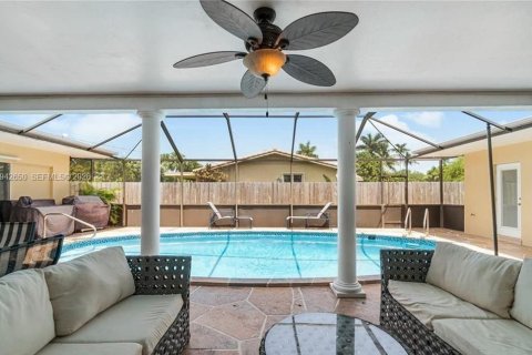 Villa ou maison à louer à Hollywood, Floride: 6 chambres, 298.03 m2 № 1999312 - photo 2