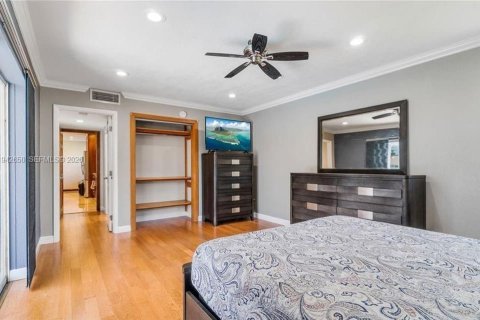 Villa ou maison à louer à Hollywood, Floride: 6 chambres, 298.03 m2 № 1999312 - photo 23