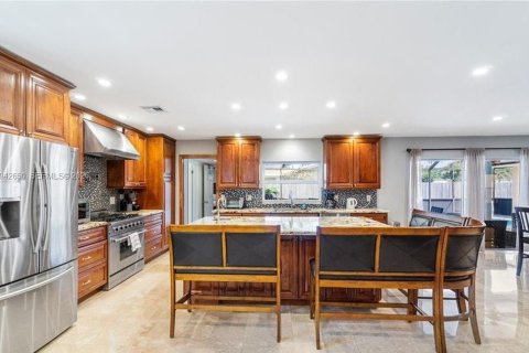 Villa ou maison à louer à Hollywood, Floride: 6 chambres, 298.03 m2 № 1999312 - photo 6