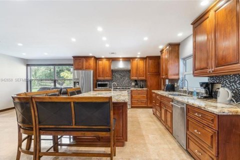 Villa ou maison à louer à Hollywood, Floride: 6 chambres, 298.03 m2 № 1999312 - photo 8