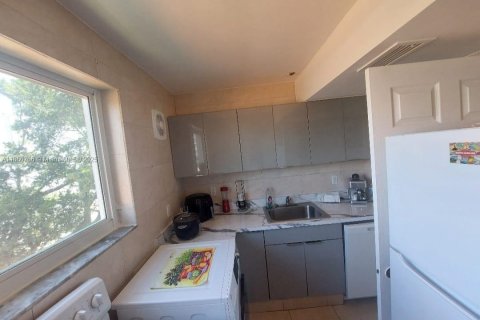 Купить кондоминиум в Майами-Бич, Флорида 1 спальня, 48.22м2, № 1892063 - фото 2