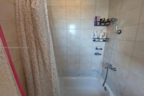 Купить кондоминиум в Майами-Бич, Флорида 1 спальня, 48.22м2, № 1892063 - фото 3