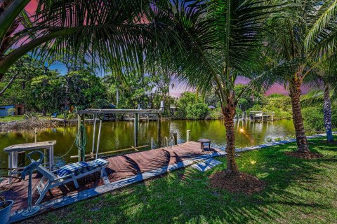 House in Jupiter, Florida 3 bedrooms, 275.92 sq.m. № 1154291 - photo 1