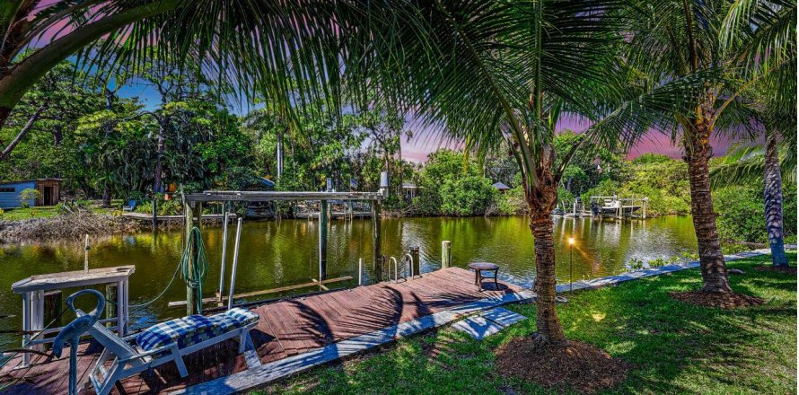 House in Jupiter, Florida 3 bedrooms, 275.92 sq.m. № 1154291